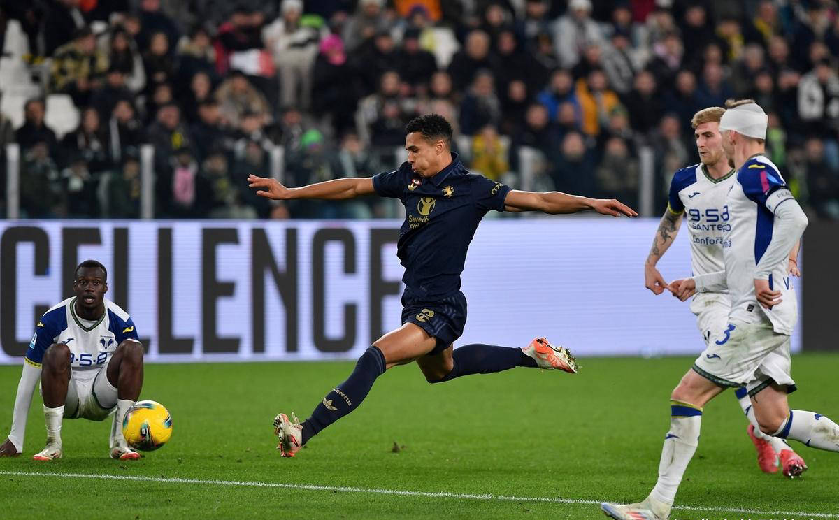 九游娱乐首页-门兴格拉德巴赫客场击败尤文图斯，德甲意甲对决胜出