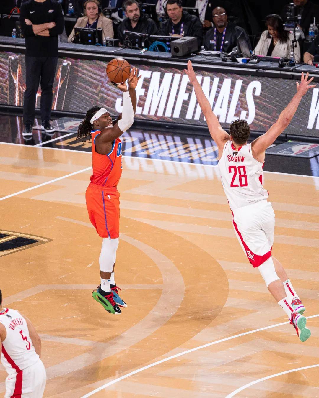 火箭避免横扫失败，成功逆袭