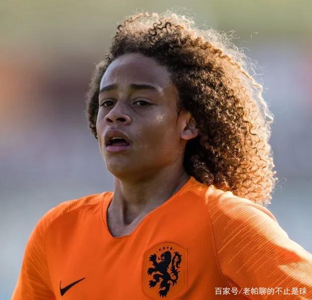 原标题：西蒙斯飙升表现让人瞩目，成为关注焦点的简单介绍