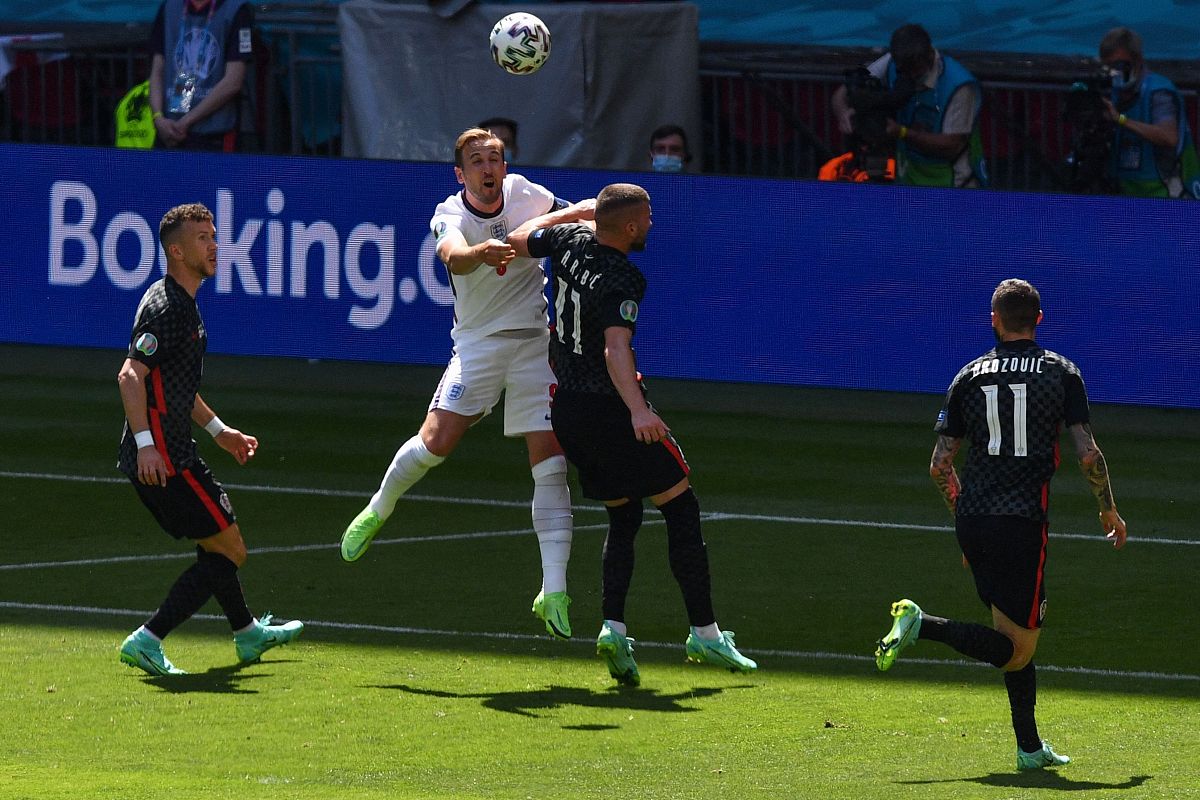 包含赫罗纳主场失利遭第十下课风波的词条