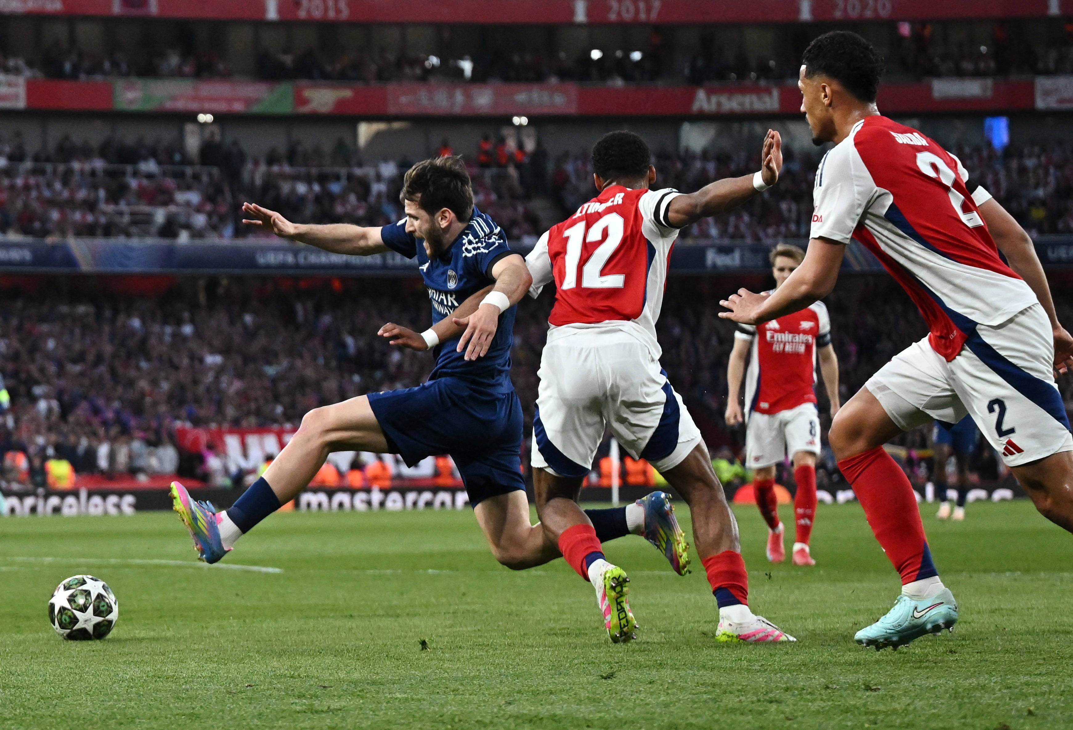 阿森纳遭遇不敌,连败难掩困境 阿森纳遭遇不敌,连败难掩困境