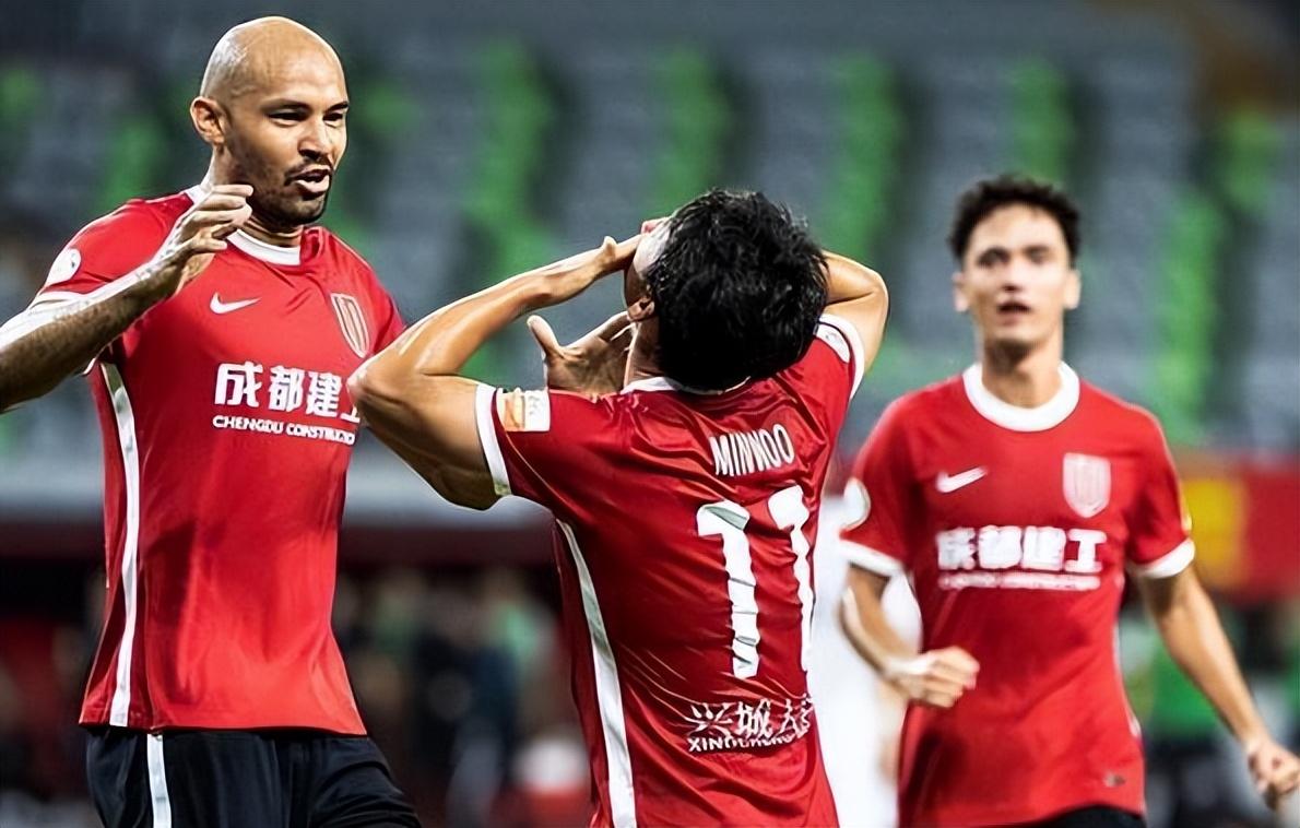 鲁能大胜，全队表现令人瞩目