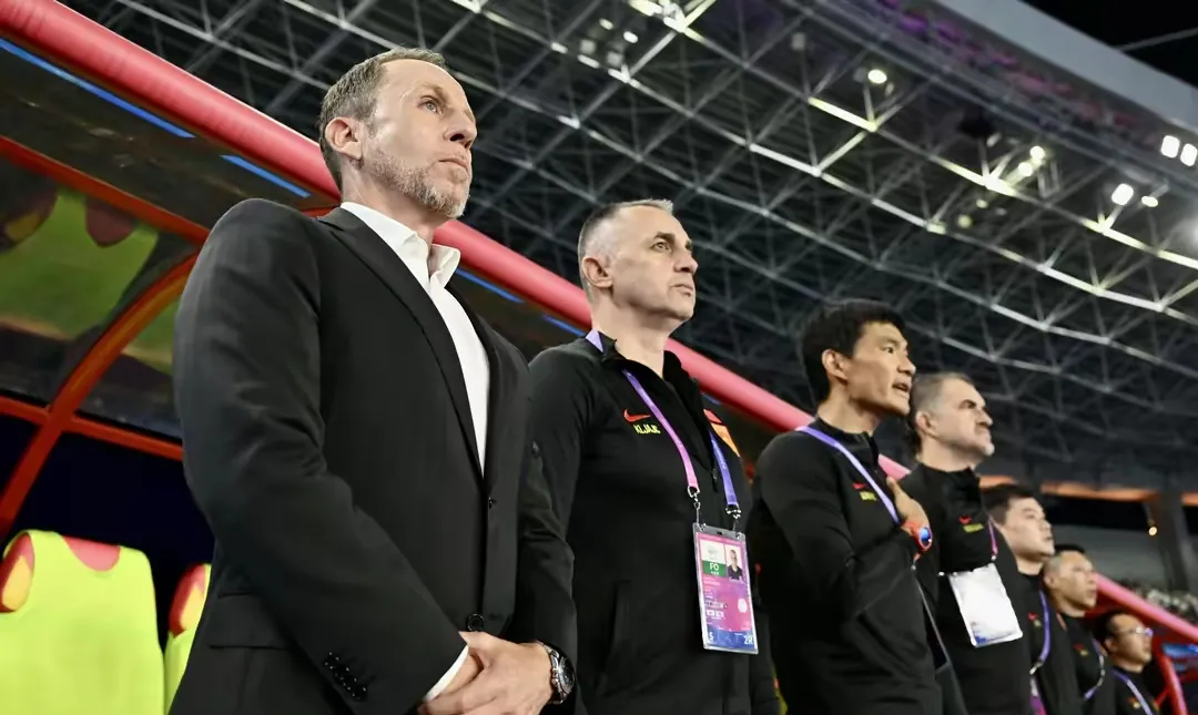 九游娱乐网页-汉爆发内部矛盾,教练与球员爆发冲突的简单介绍