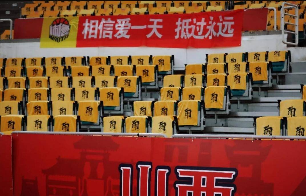 九游体育平台-两队在场上激烈对抗,最终决出胜者