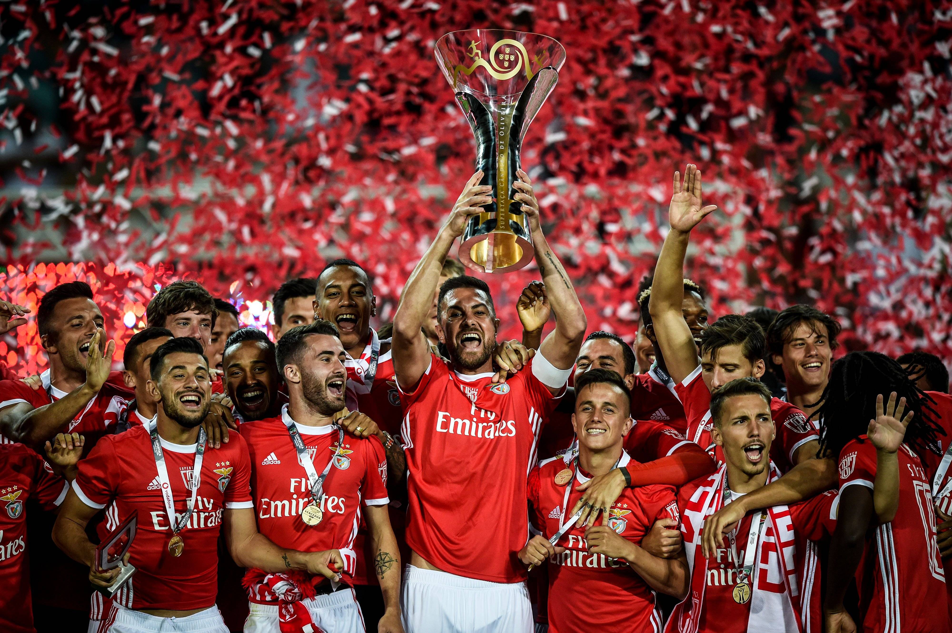 比利时大胜克罗地亚，力压所有对手