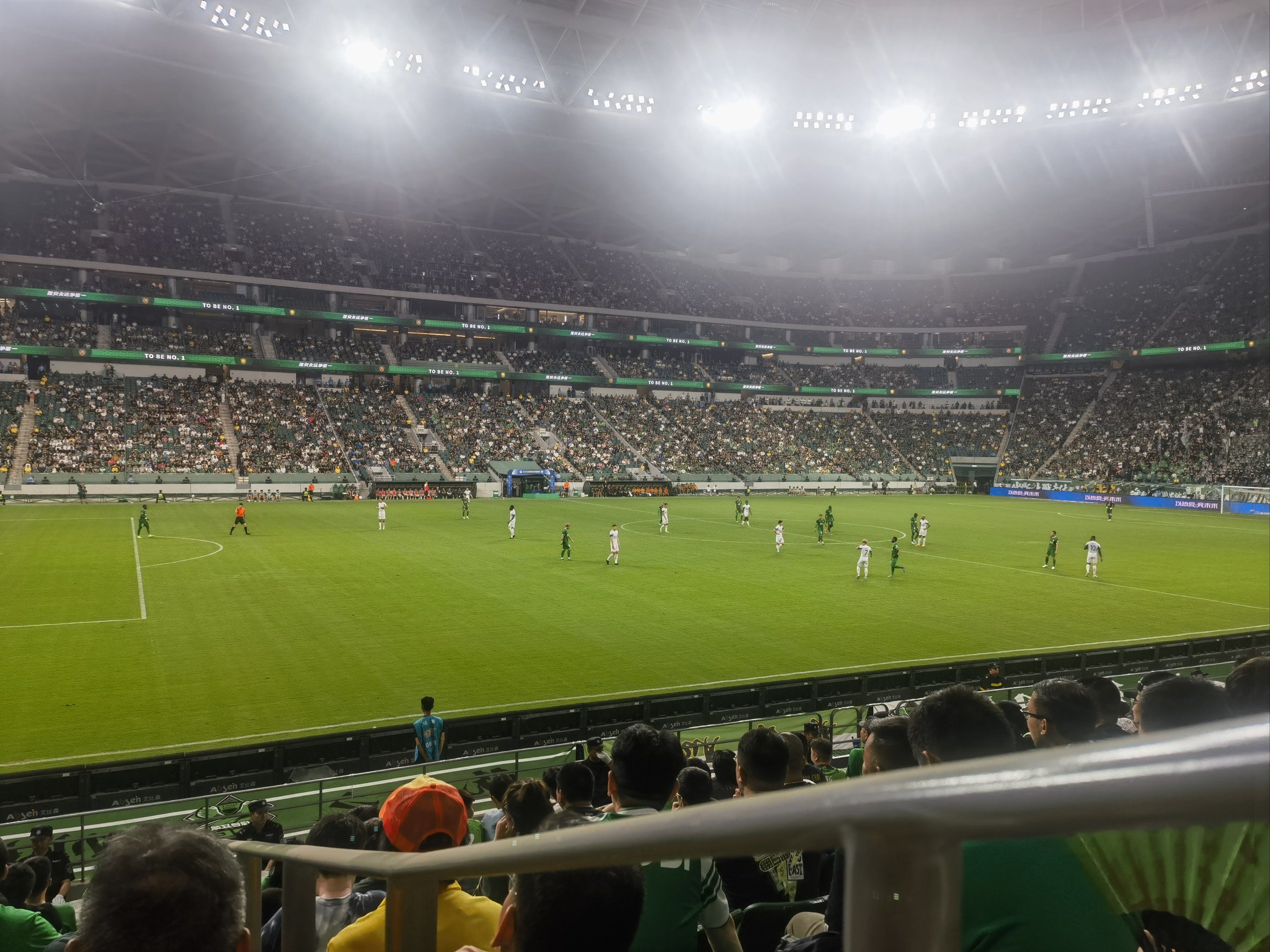 强强对决！球场上的激情不容错过