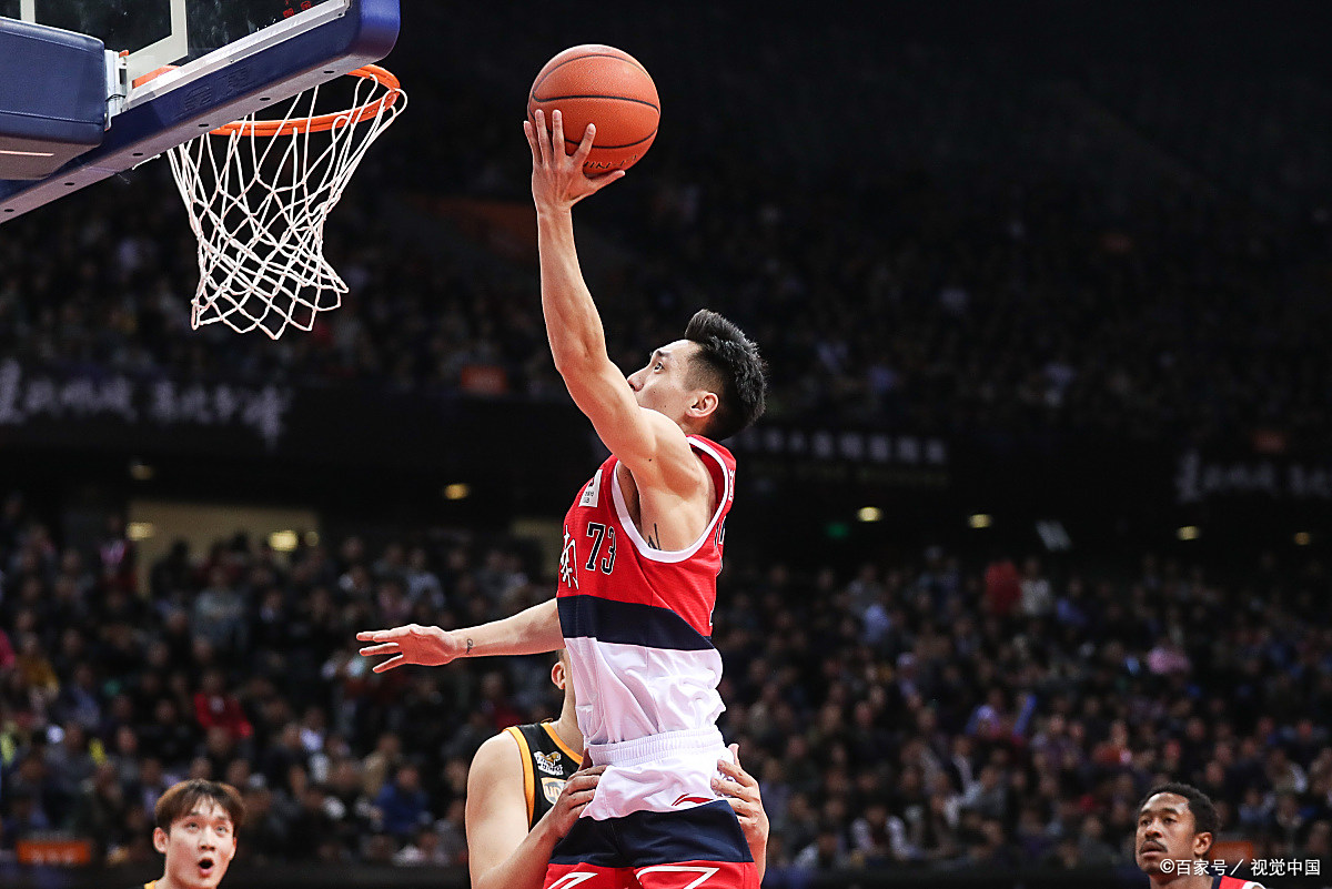 九游娱乐官方-贵州男篮外援加油训练，展现实力