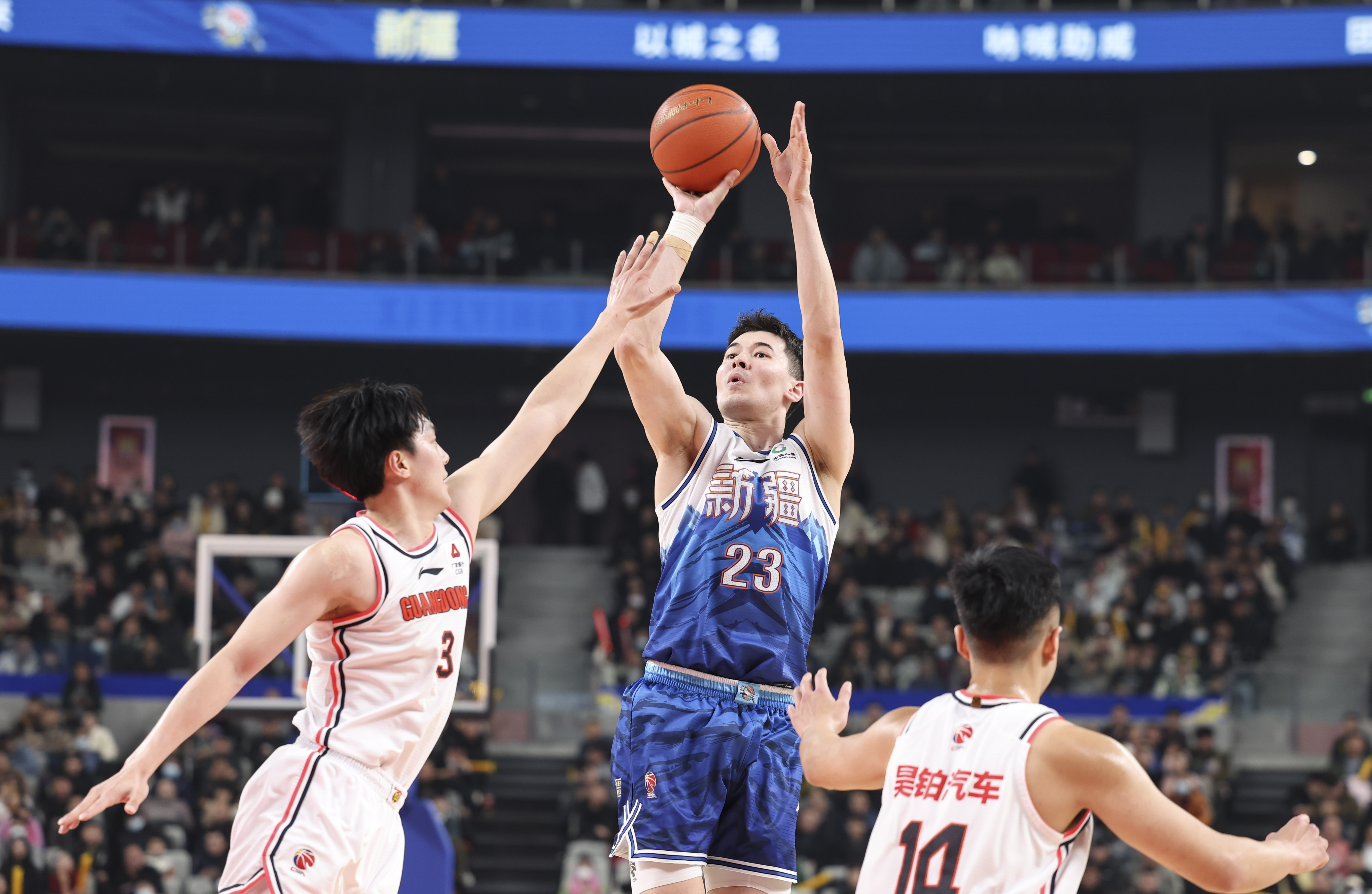 九游娱乐首页-青岛大胜新疆，冷门胜利引人瞩目