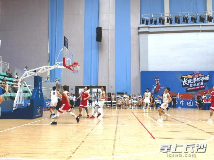 九游app下载-关于强队之间的激烈角逐，都市篮球联赛迎来新一轮对决的信息
