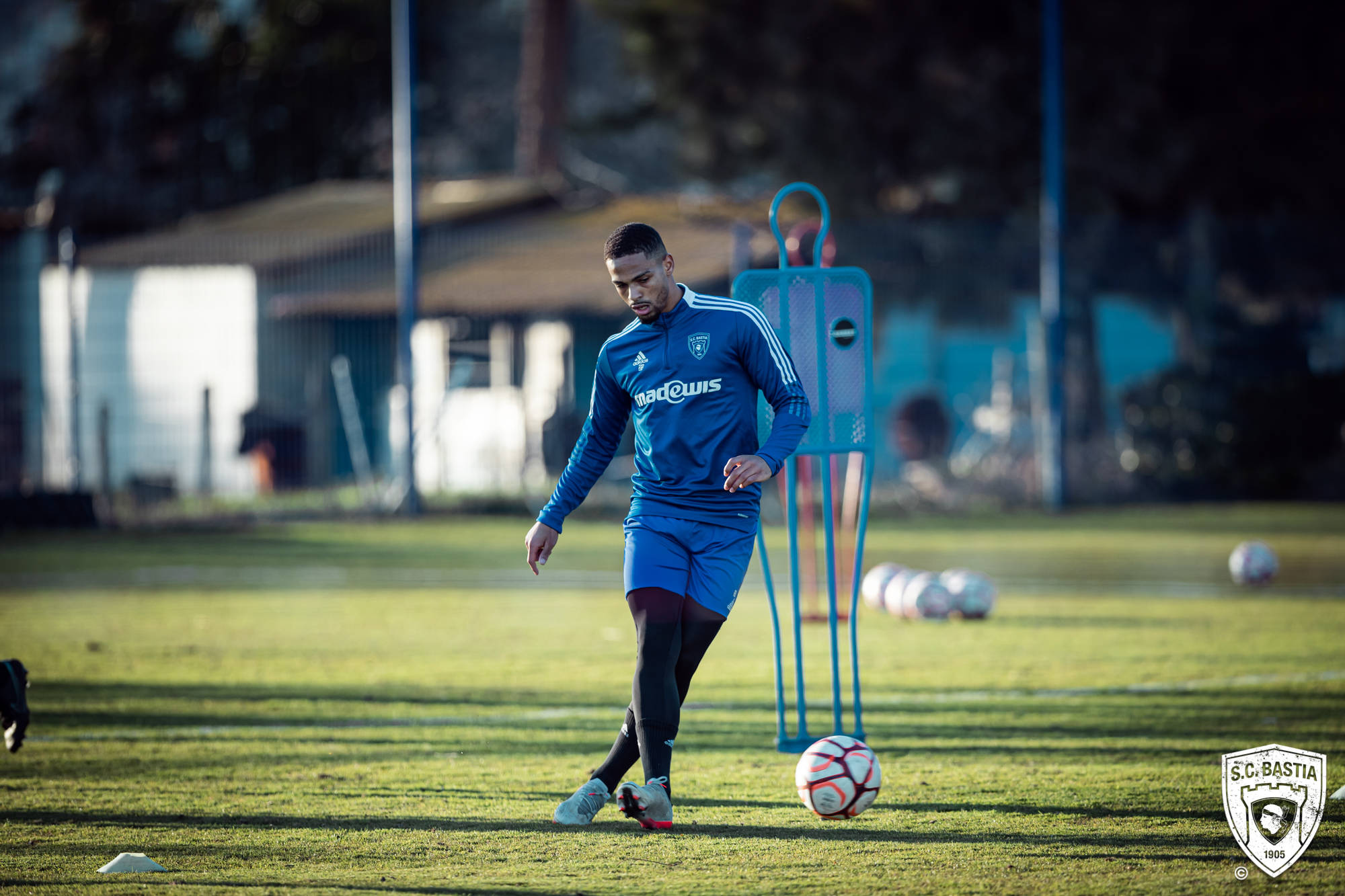 昂热客场逼平图卢兹，保持稳定表现