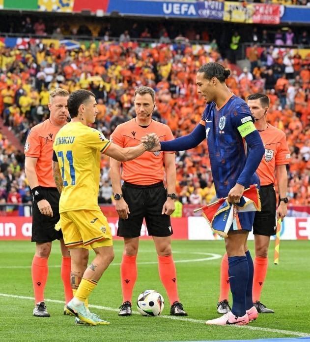 荷兰球队意外战胜对手晋级决赛