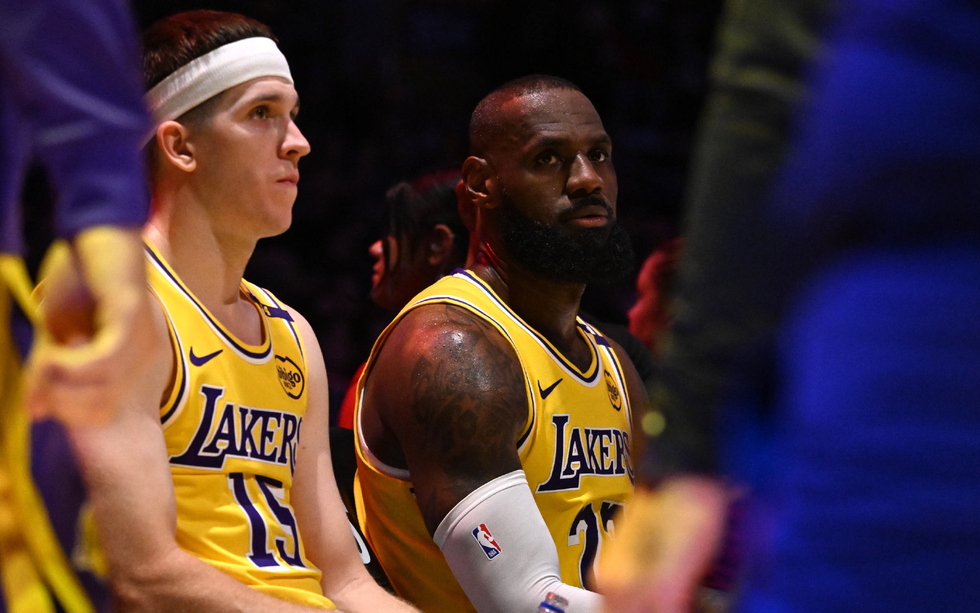 湖人主场告负：詹姆斯全力拼搏助球队遭遇失利实力不济的简单介绍