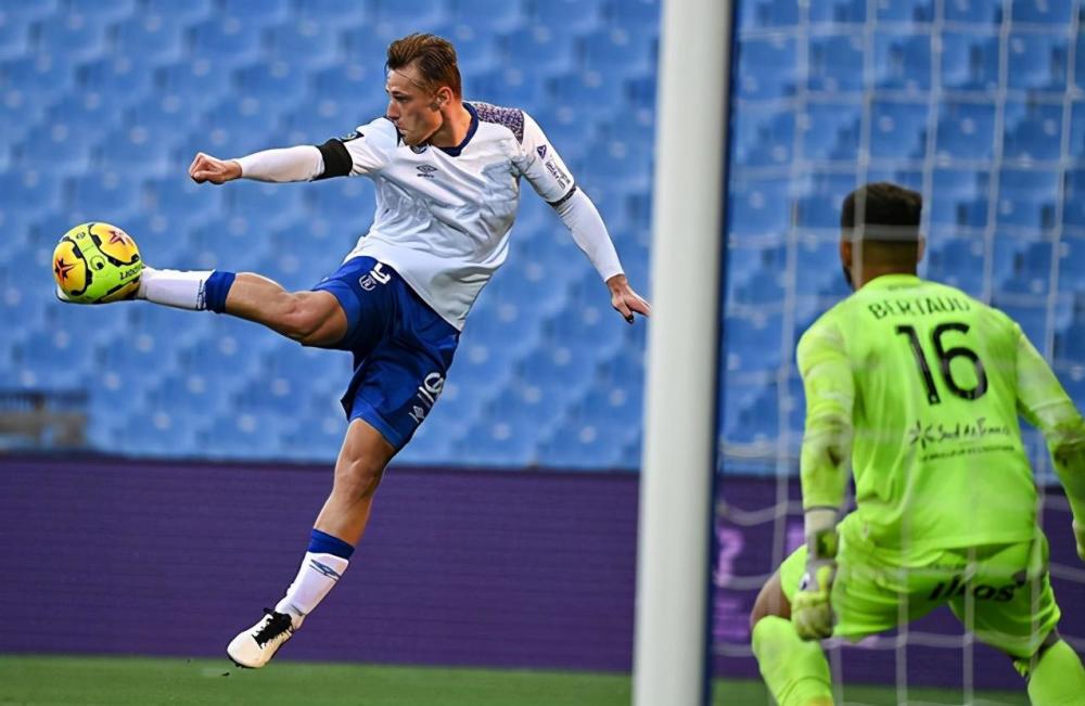 九游娱乐入口-包含雷恩中场以暴力行为遭红牌罚下的词条