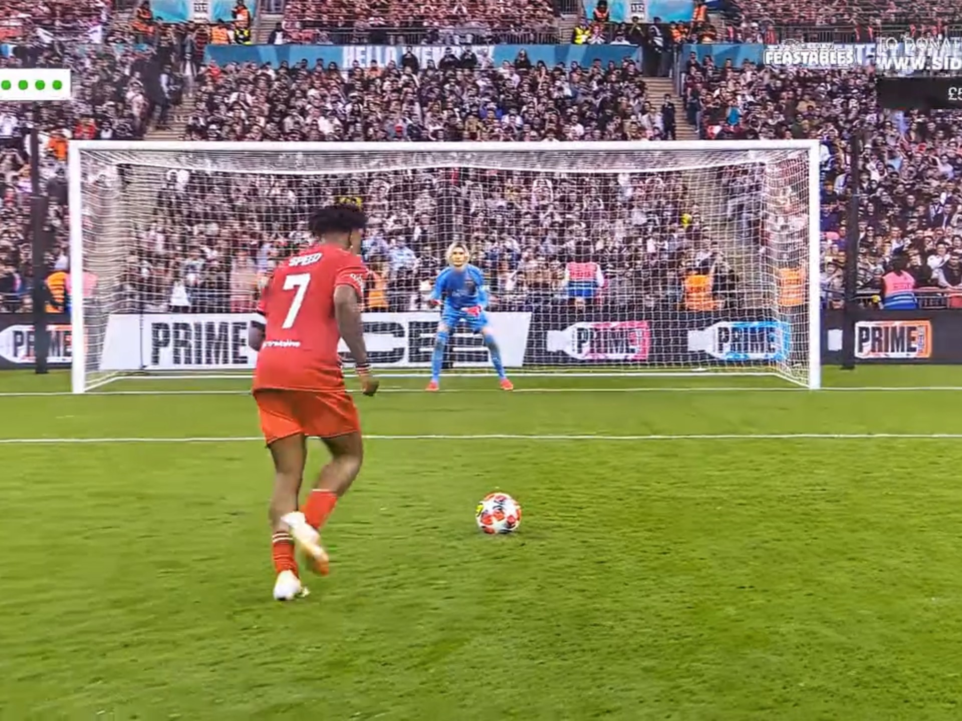 球队士气高涨！球员疯狂庆祝精彩进球