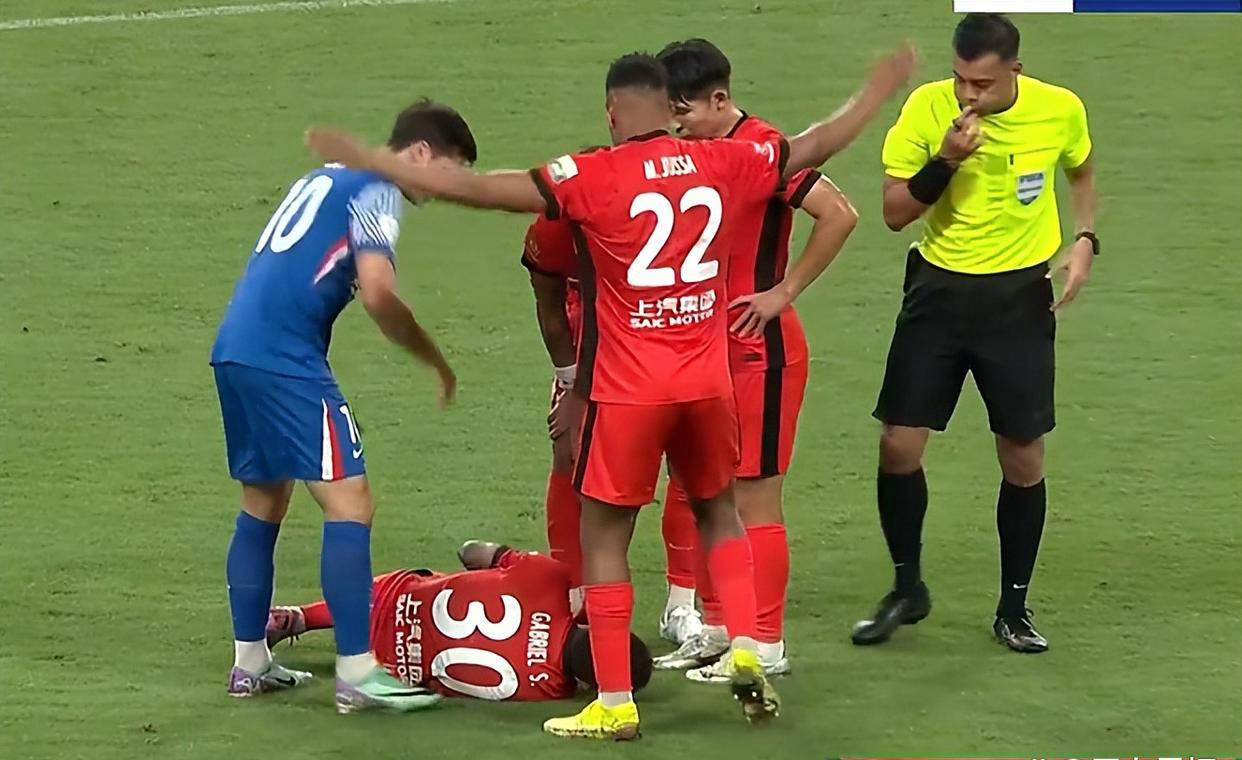 山东鲁能表现不佳，客场惨败于上海申花