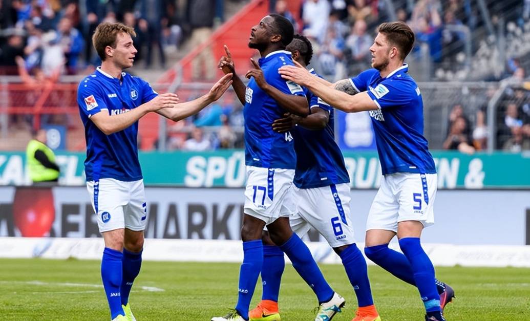 卡尔斯鲁厄队建立攻防平衡，主场取胜展示实力的简单介绍