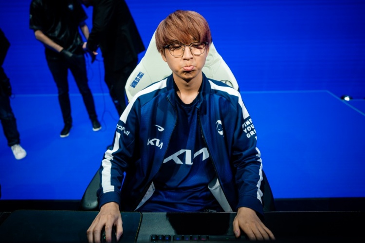 关于TL横扫FLY,Hanssama拿下关键大龙顶尖较量八强赛,锁定晋级资格的信息 关于TL横扫FLY,Hanssama拿下关键大龙顶尖较量八强赛,锁定晋级资格的信息