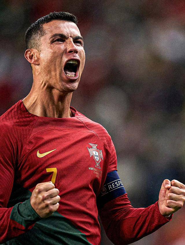 世界级足球明星在国际赛场上大放光芒